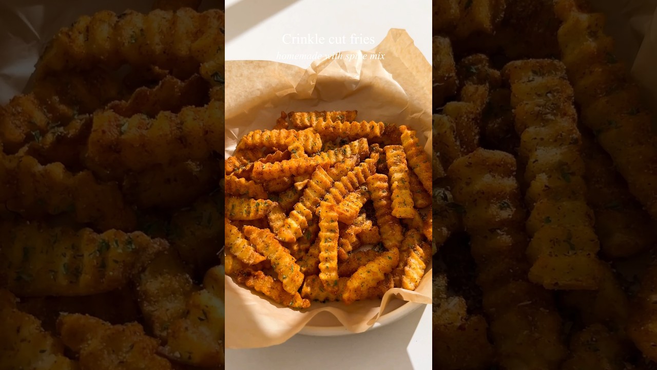 Crispy crinkle cut fries, even potatoes also need some drama #potato #food #asmr #fries #snacks