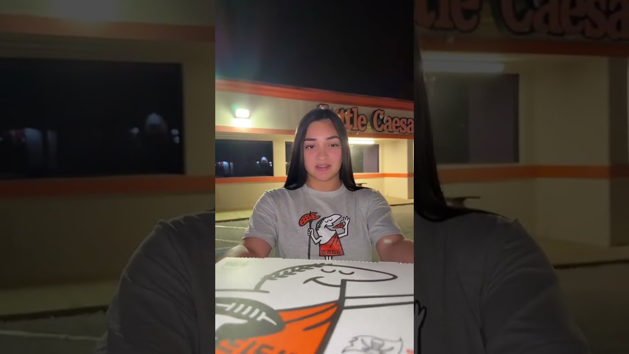 "USA's Hottest Girl Noemyiscool Dines on Pizza: A Delicious Food Adventure!" #fyp #funny #viral
